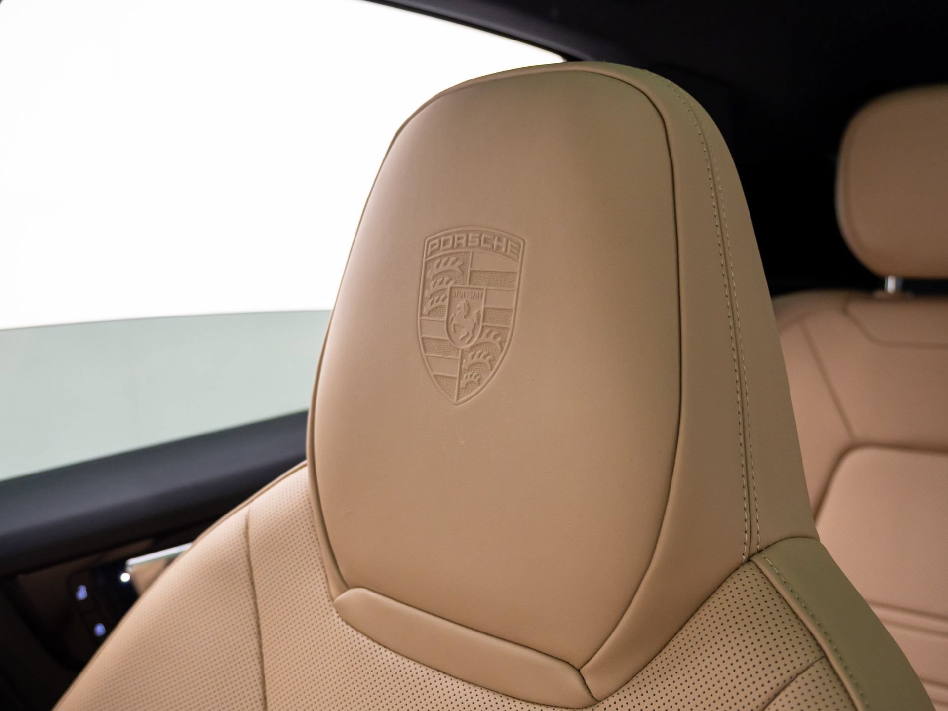 Certified 2023 Porsche Cayenne AWD/4WD image 31
