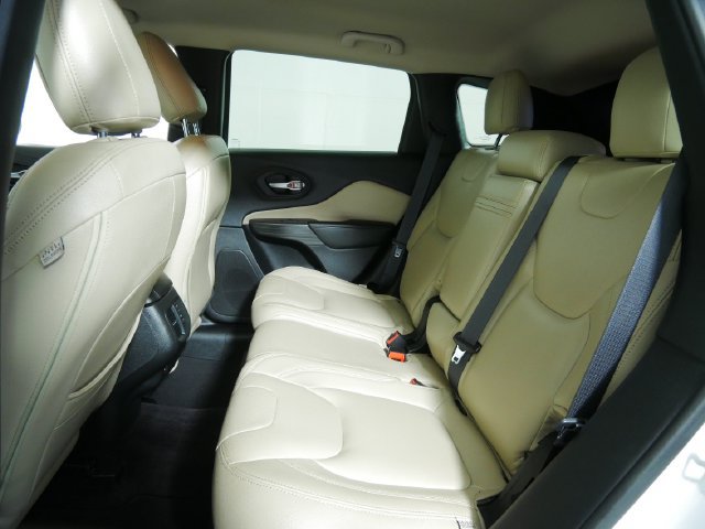 Certified 2016 Jeep Cherokee Latitude AWD/4WD image 17