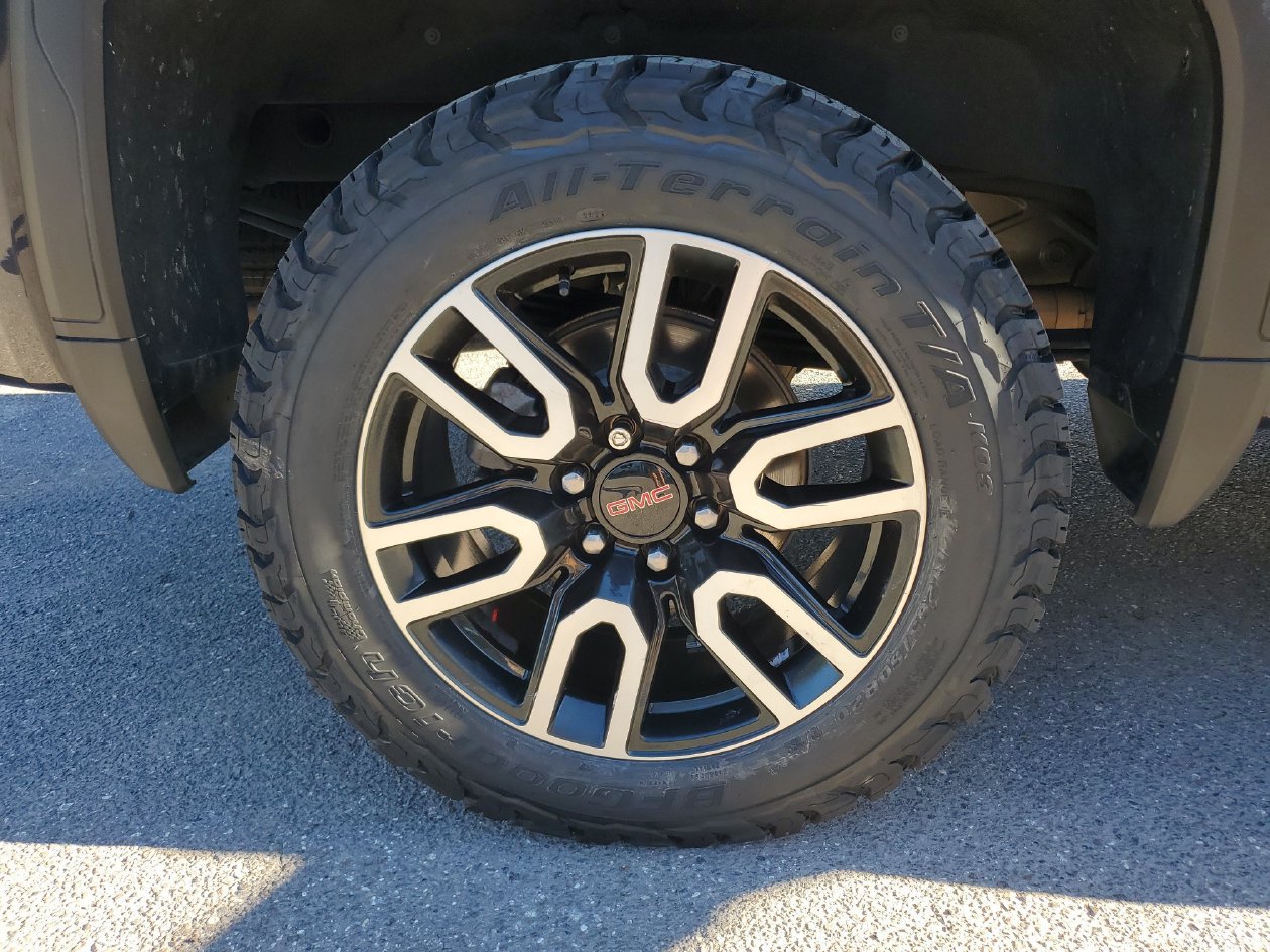 Used 2023 GMC Sierra 1500 AT4 w/ AT4 Premium Package AWD/4WD image 5