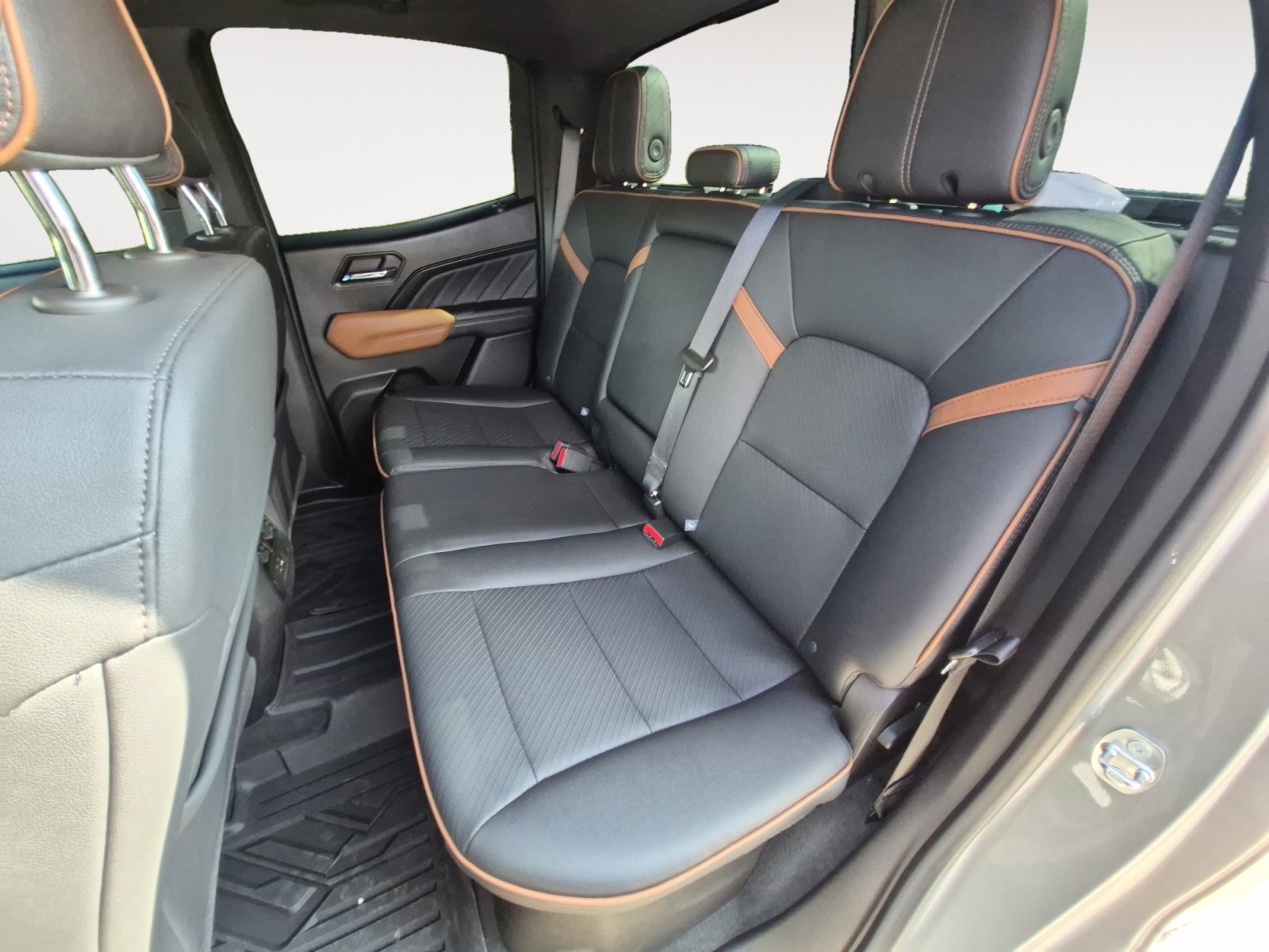 Used 2023 GMC Canyon AT4 w/ AT4 Premium Package AWD/4WD image 23