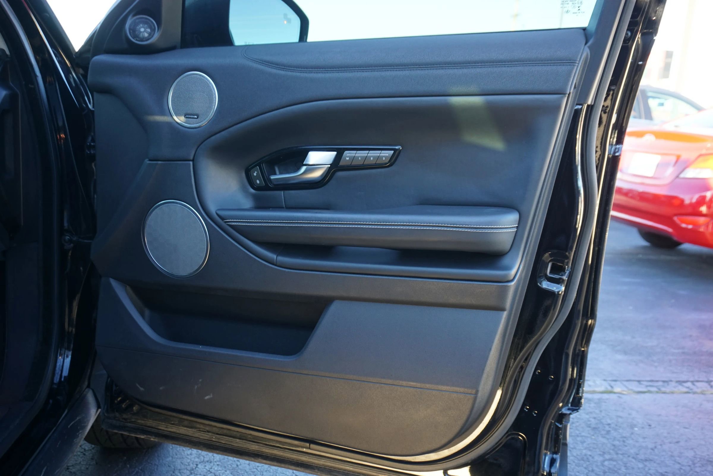 Used 2018 Land Rover Range Rover Evoque HSE AWD/4WD image 11