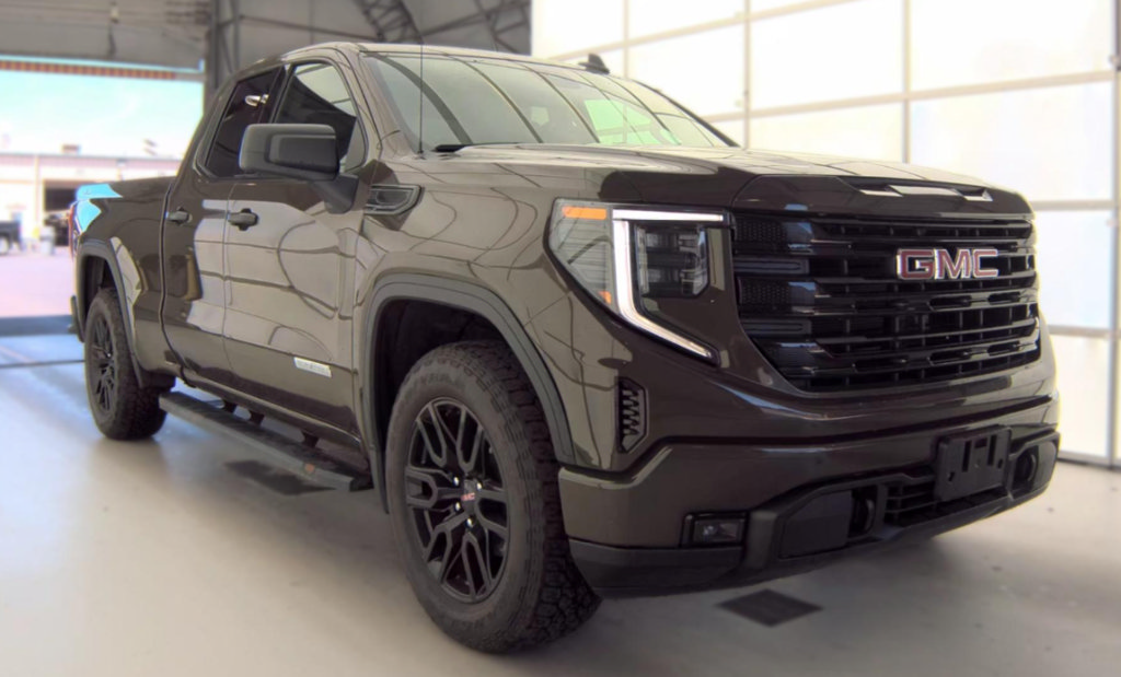 Used 2024 GMC Sierra 1500 Elevation AWD/4WD image 2