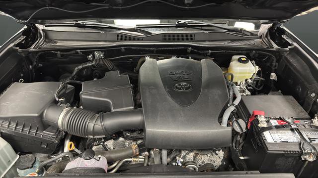 Used 2022 Toyota Tacoma TRD Off-Road AWD/4WD image 36
