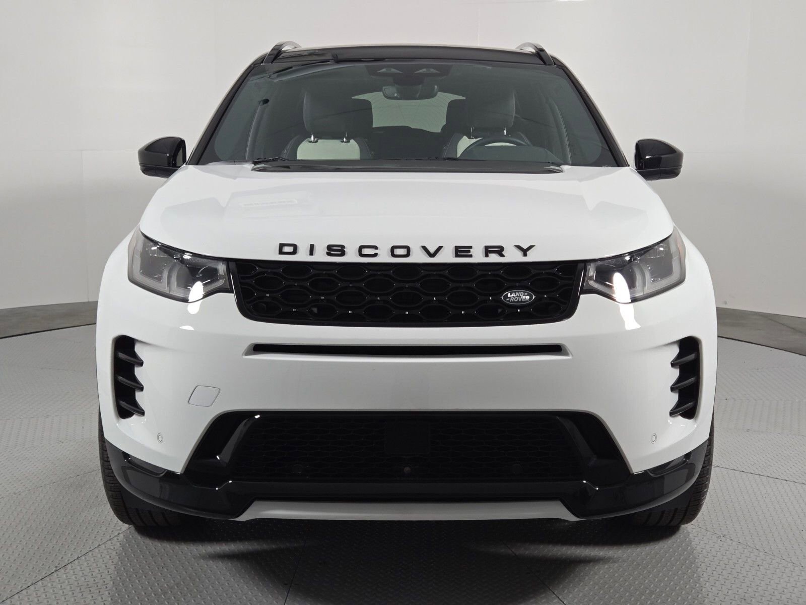 Used 2025 Land Rover Discovery Sport Dynamic SE AWD/4WD image 8