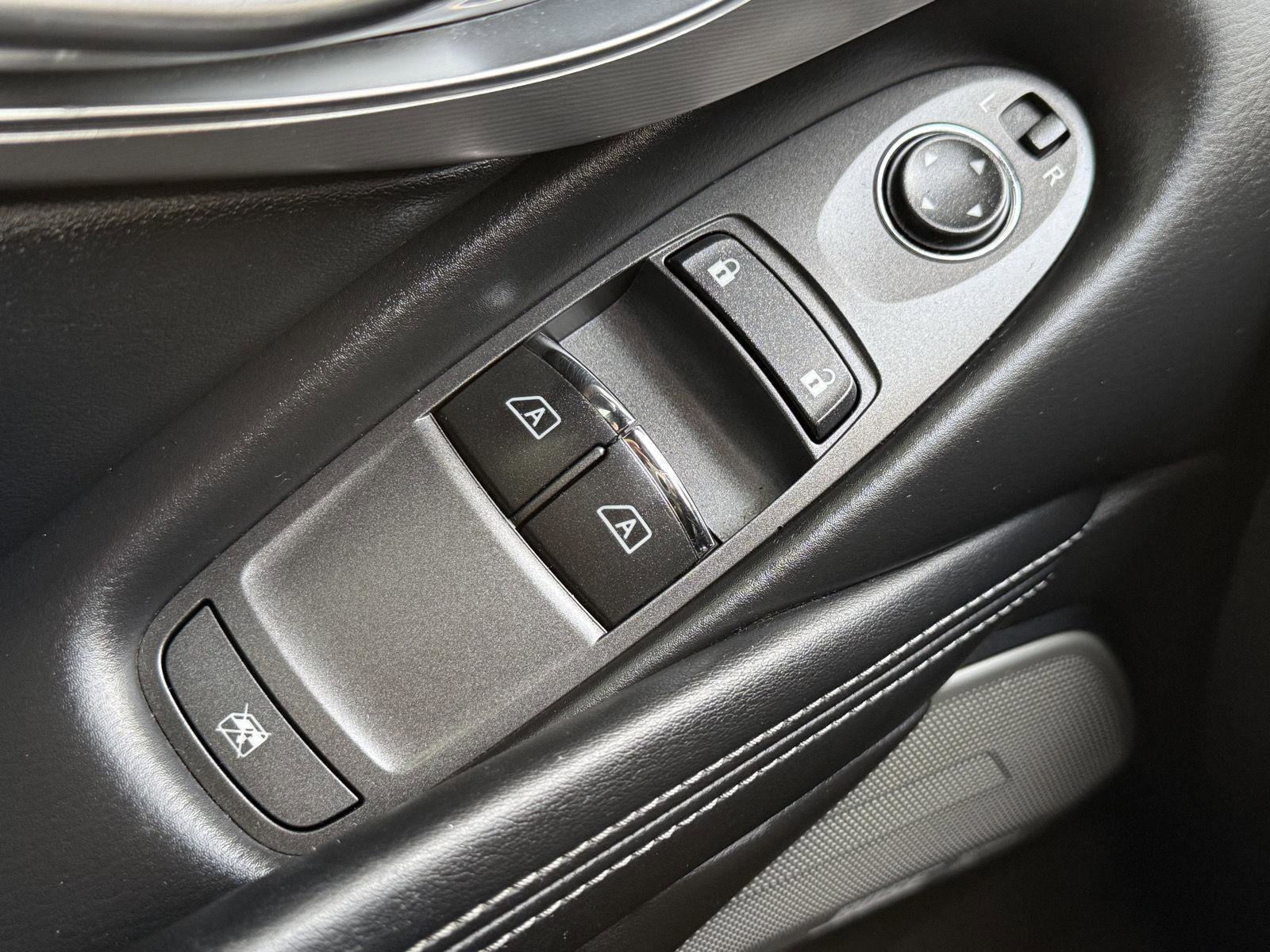 Used 2020 INFINITI Q60 3.0t Luxe image 16