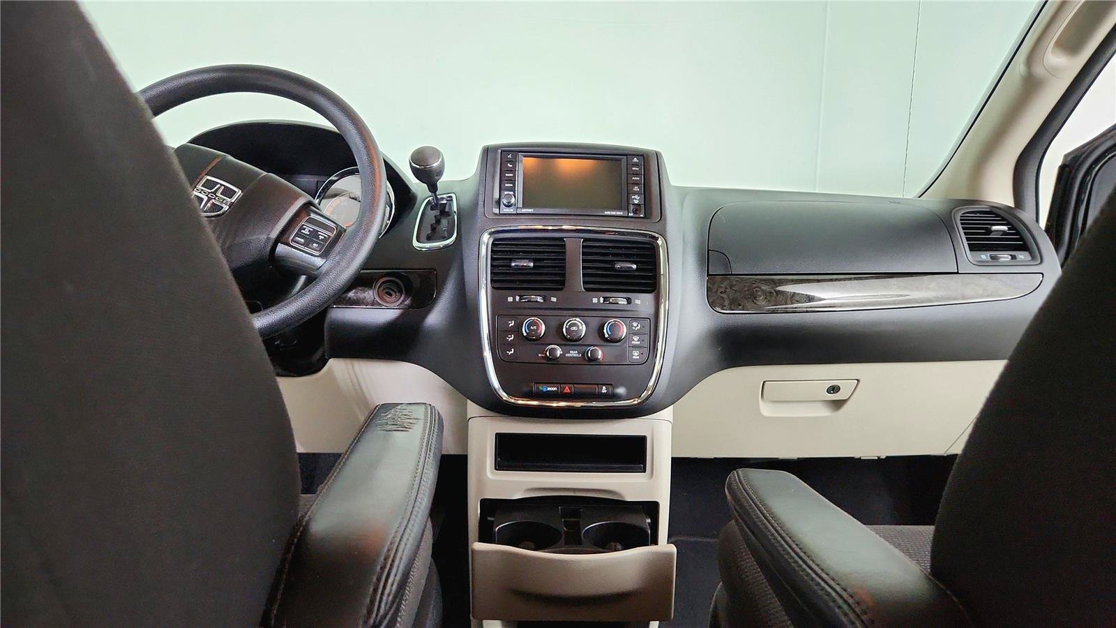 Used 2020 Dodge Grand Caravan SE FWD image 13