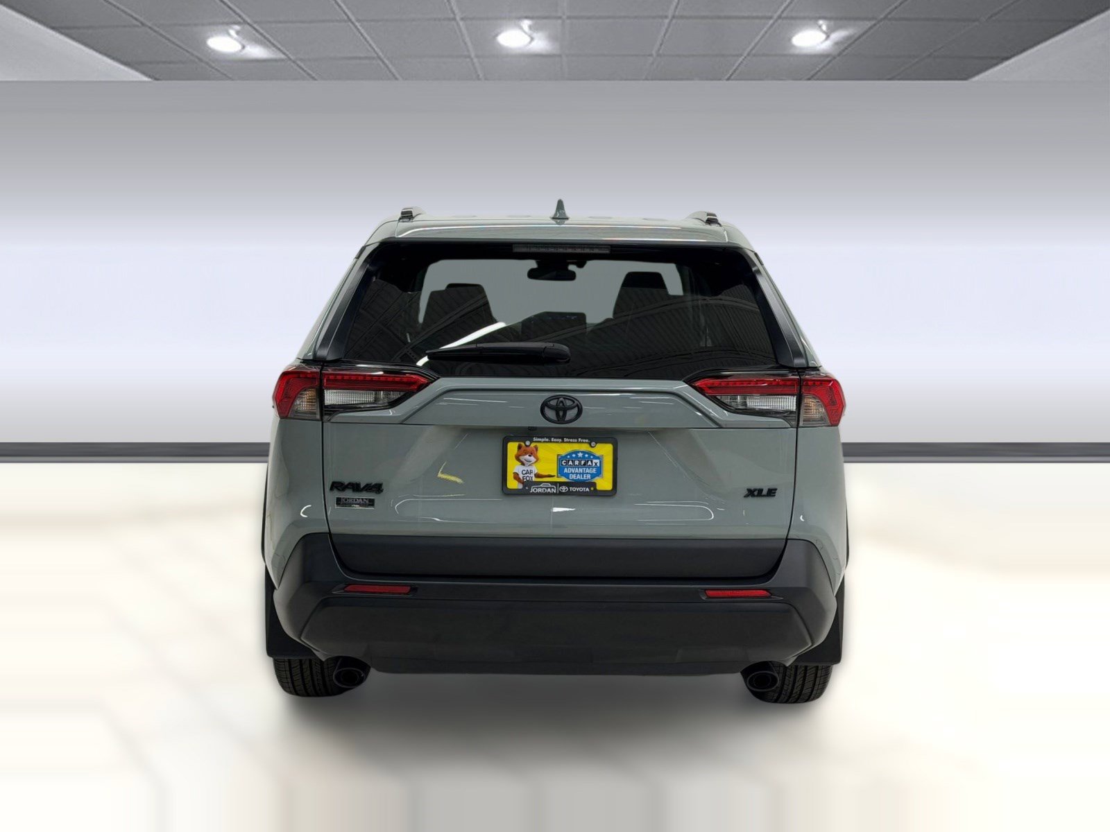 Used 2023 Toyota RAV4 XLE Premium FWD image 8