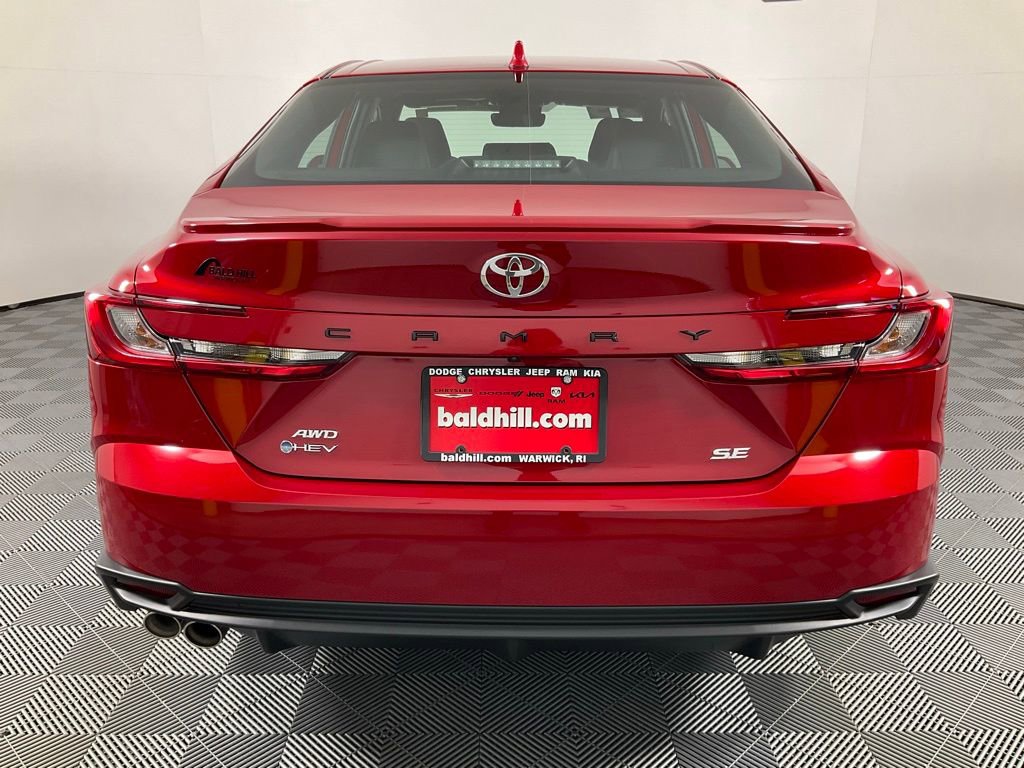 Used 2025 Toyota Camry SE image 5