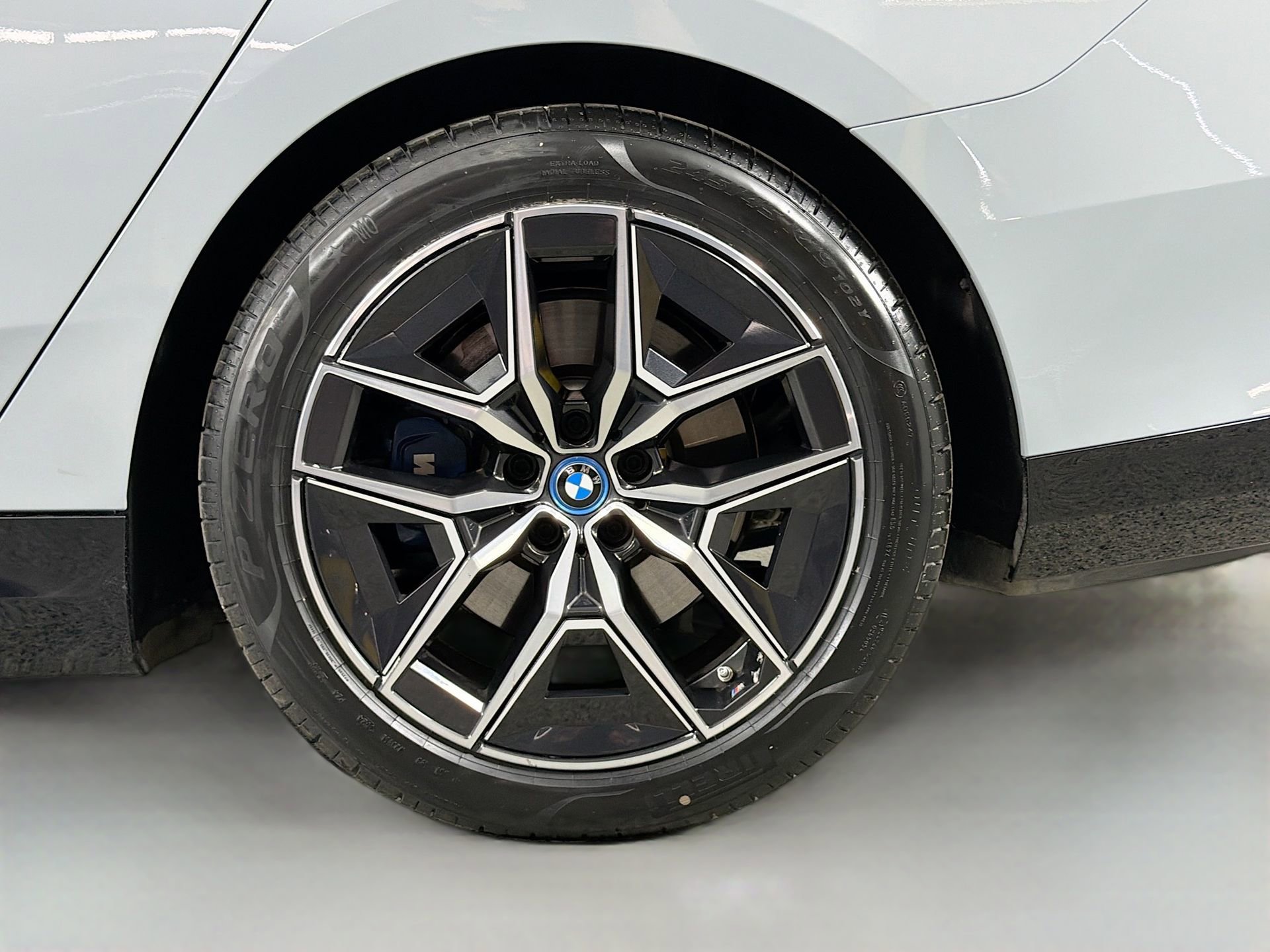 Certified 2025 BMW i5 eDrive40i w/ M Sport Package image 31