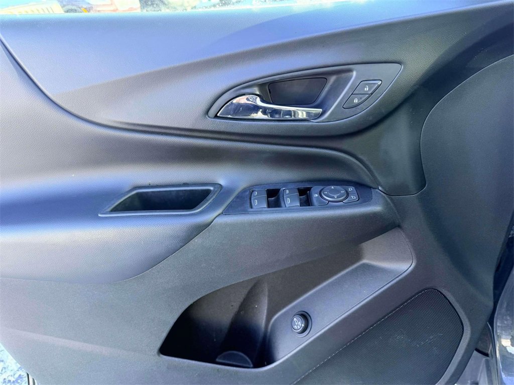 Used 2019 Chevrolet Equinox LT w/ Driver Convenience Package image 12