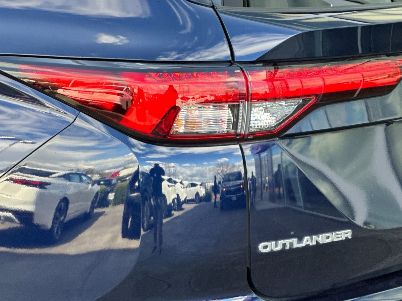 Used 2023 Mitsubishi Outlander AWD image 25
