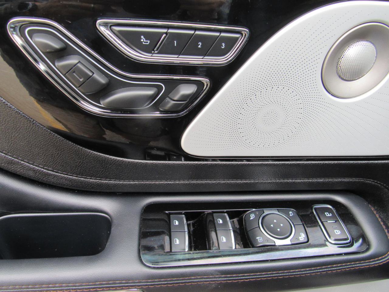 Used 2023 Lincoln Aviator Reserve w/ Equipment Group 201A AWD/4WD image 16