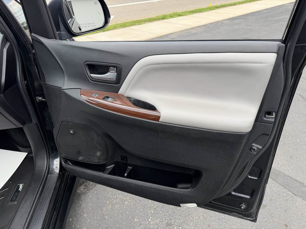 Used 2019 Toyota Sienna Limited Premium w/ Protection Package AWD/4WD image 24