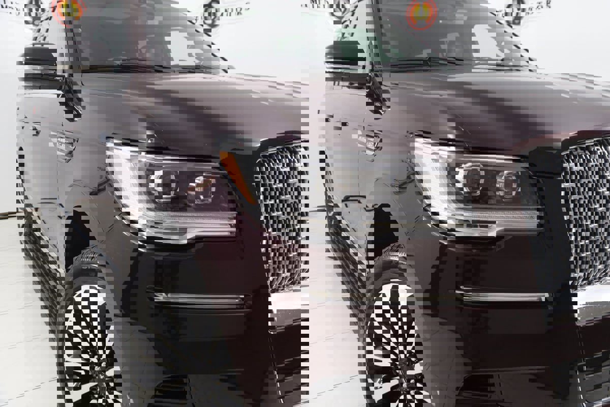 Used 2024 Lincoln Navigator L Reserve image 19