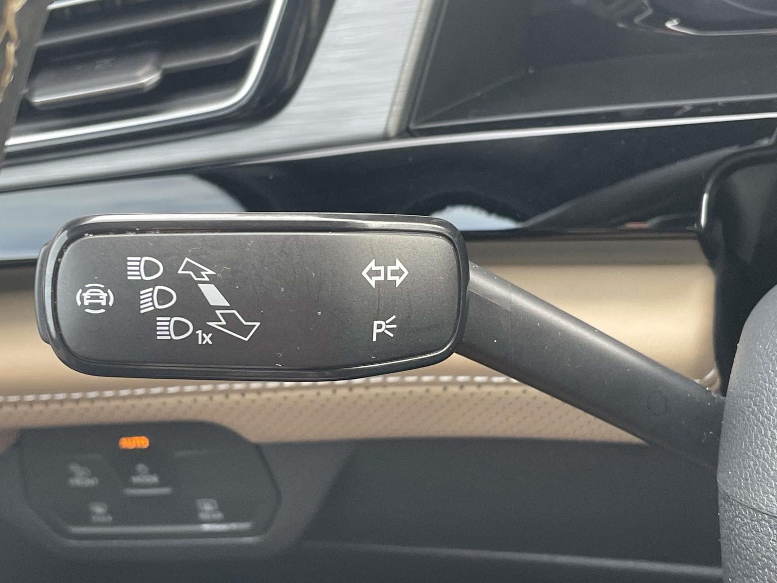 Certified 2025 Volkswagen Atlas Cross Sport SE FWD image 26