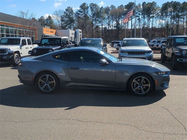 Used 2025 Ford Mustang Premium image 4