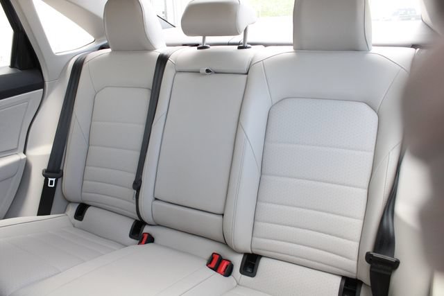 Used 2024 Volkswagen Jetta SE w/ Panoramic Sunroof Package FWD image 21