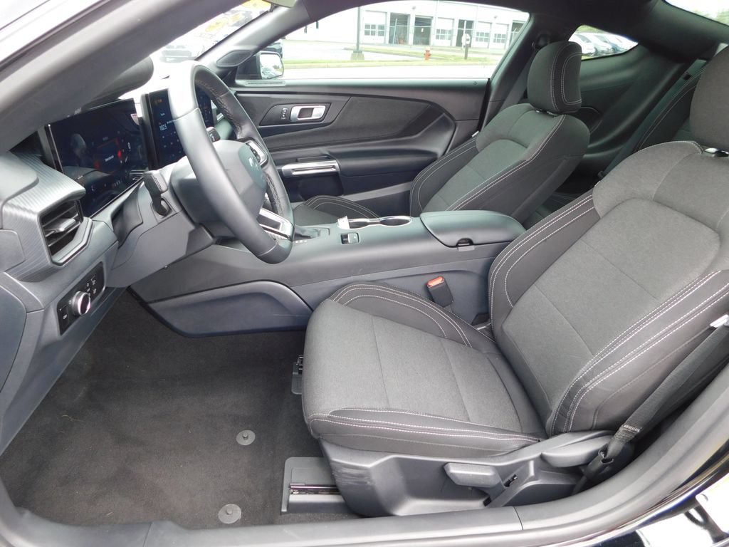 Used 2025 Ford Mustang Coupe RWD image 12