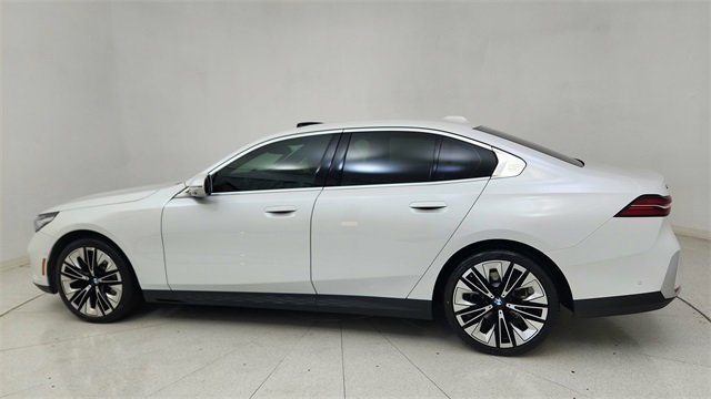Used 2024 BMW 530i xDrive image 4