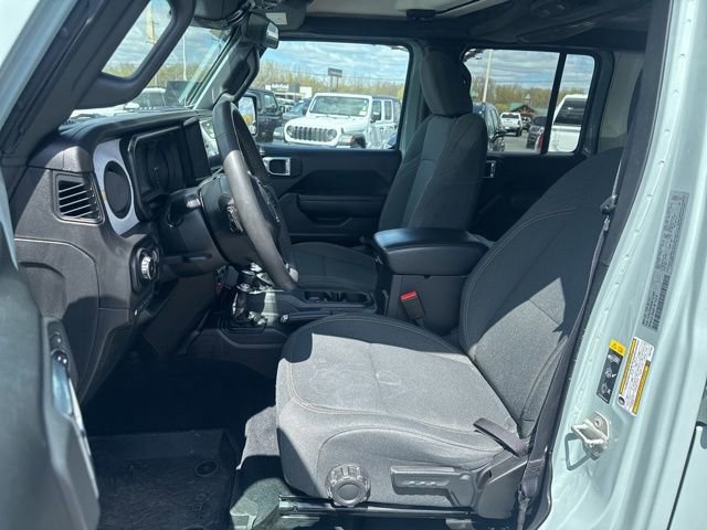 Used 2024 Jeep Wrangler Unlimited AWD/4WD image 12
