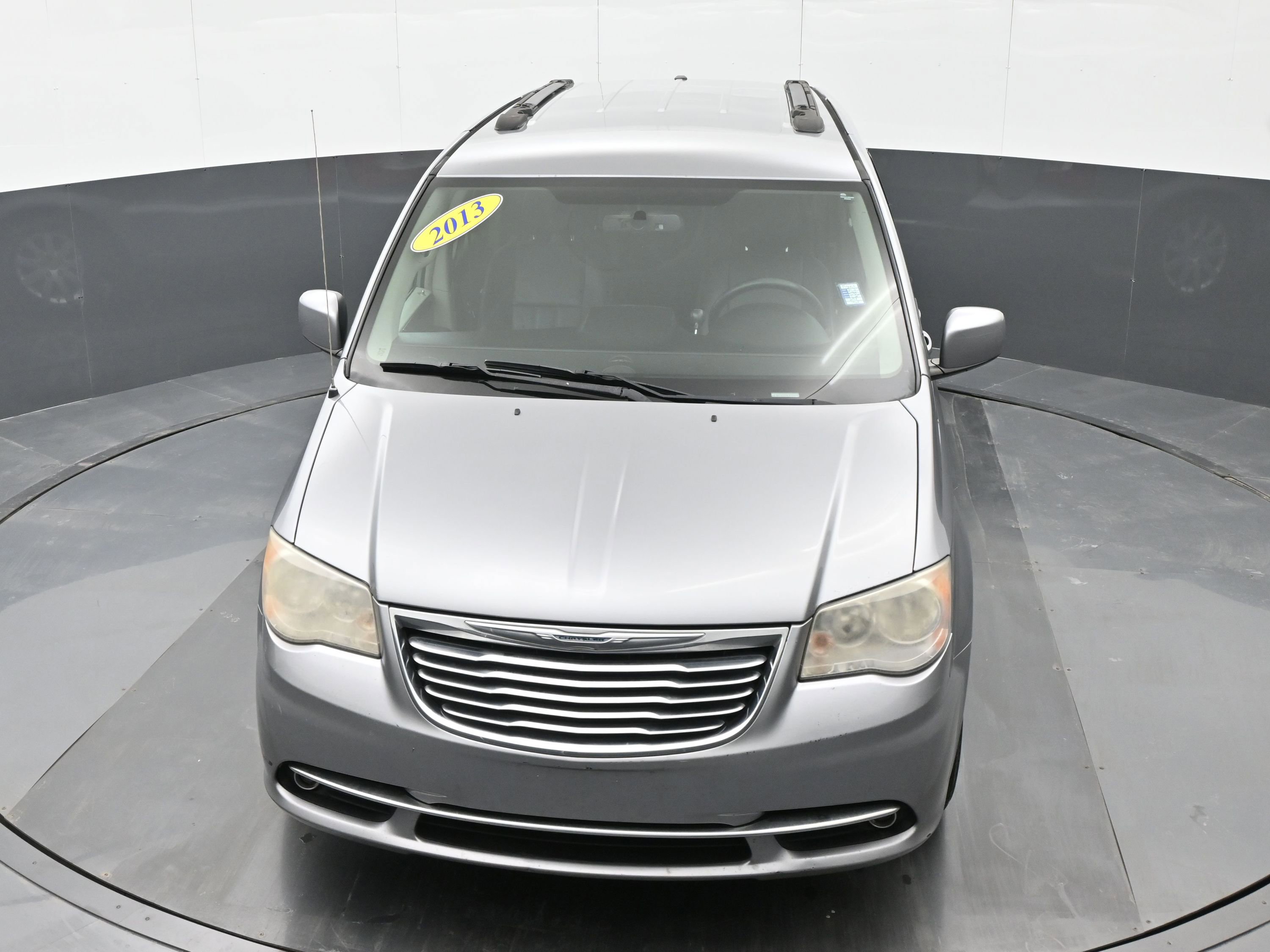 Used 2013 Chrysler Town & Country Touring image 31
