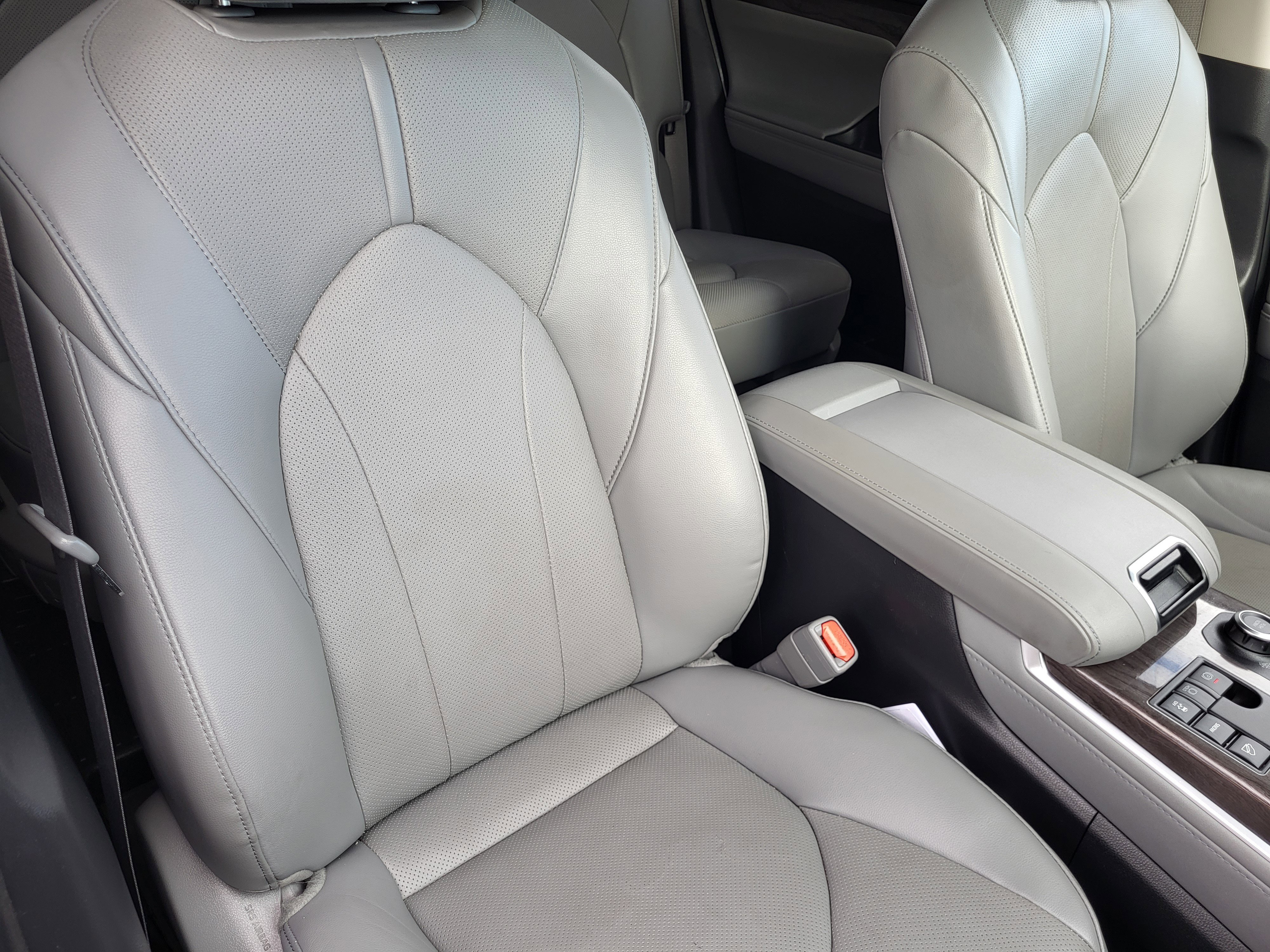 Used 2023 Toyota Highlander Limited image 16