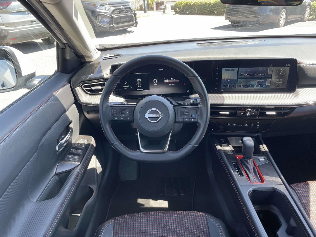Used 2025 Nissan Kicks SR FWD image 14