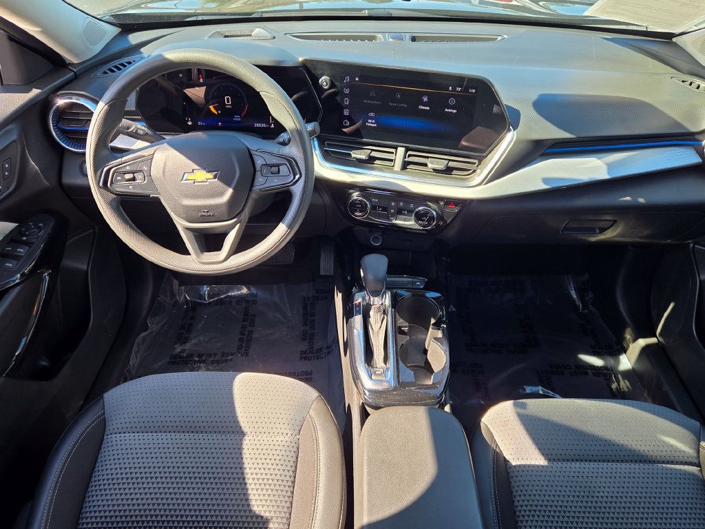 Used 2025 Chevrolet Trax LT FWD image 27