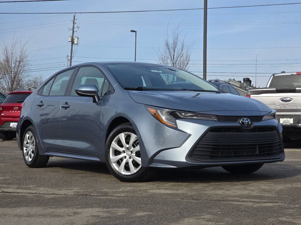 Used 2024 Toyota Corolla LE image 2