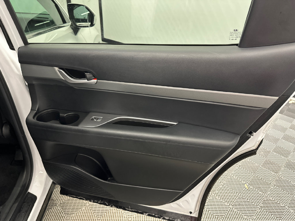 Used 2025 Hyundai Palisade SE FWD image 16
