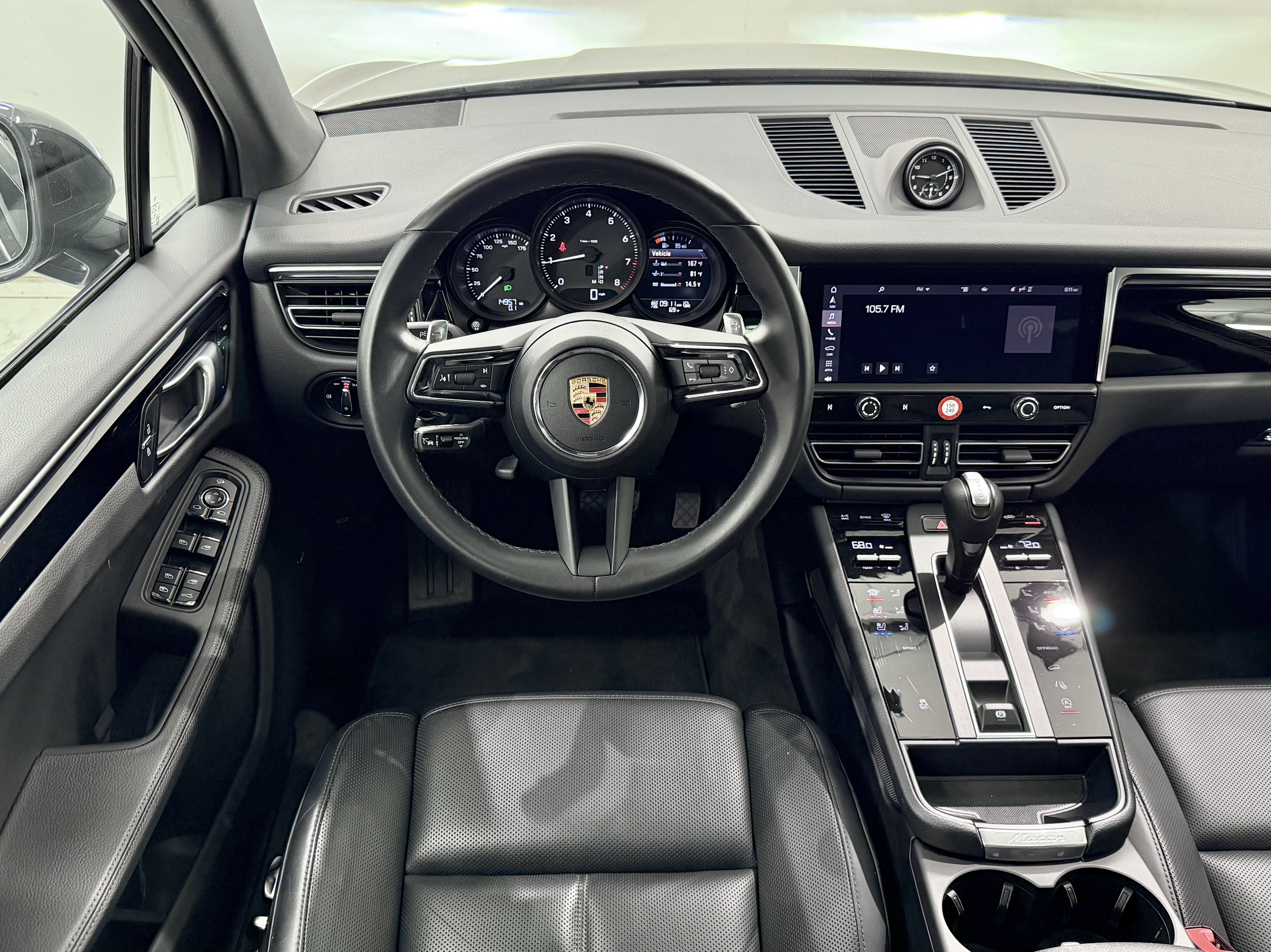 Certified 2024 Porsche Macan AWD/4WD image 25