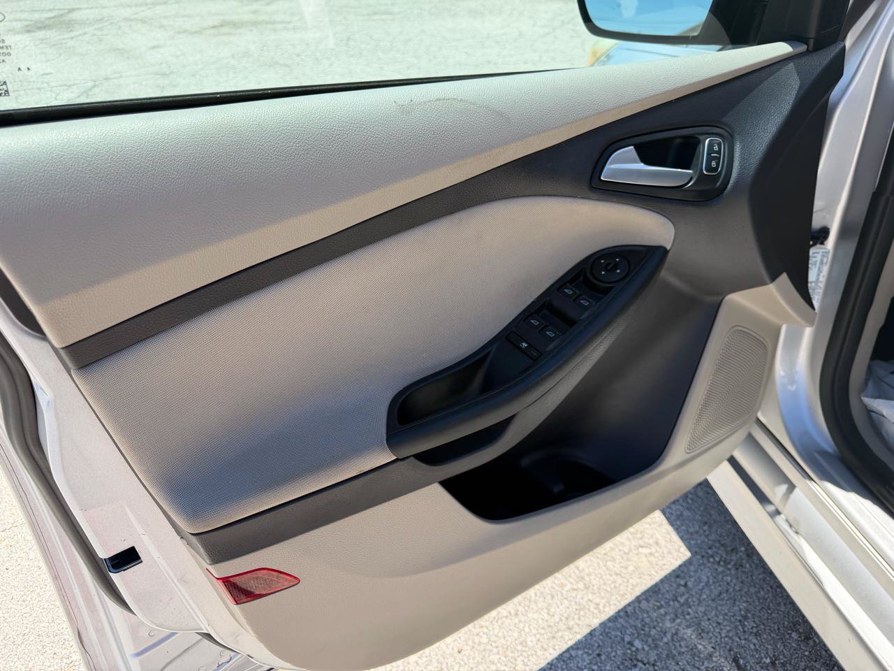 Used 2015 Ford Focus SE w/ SE Sport Package FWD image 10