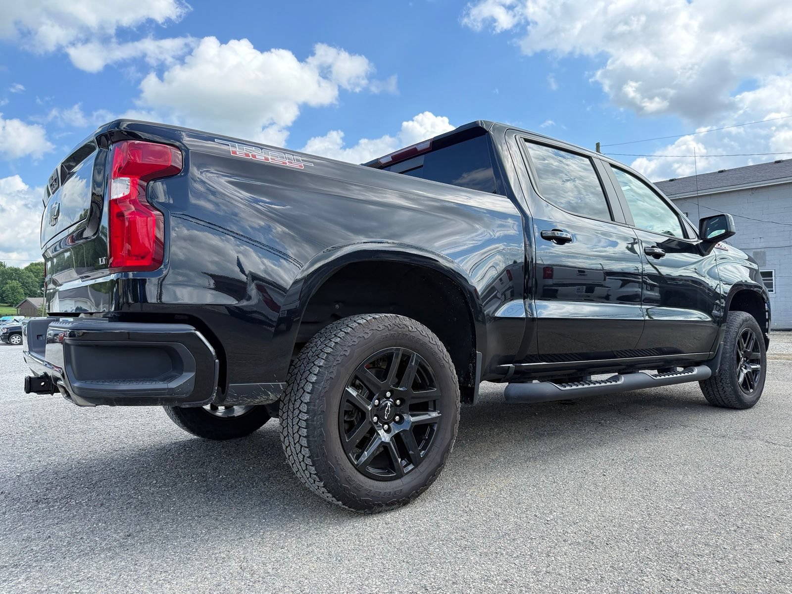 Used 2022 Chevrolet Silverado 1500 LT Trail Boss w/ Convenience Package II AWD/4WD image 7