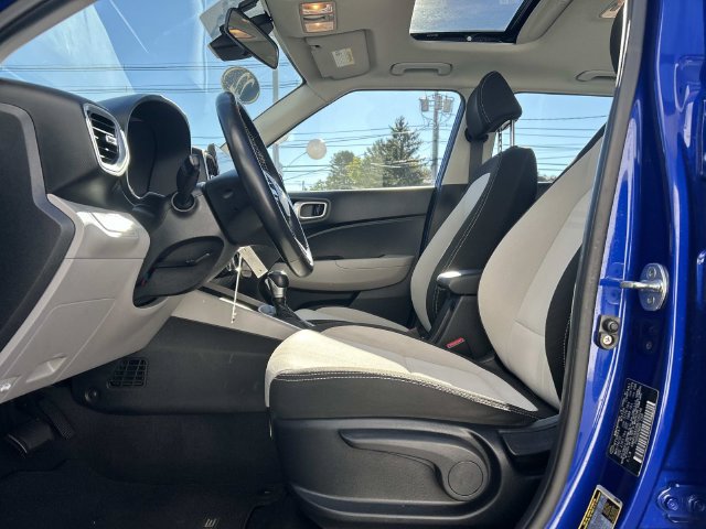 Used 2022 Hyundai Venue SEL FWD image 12