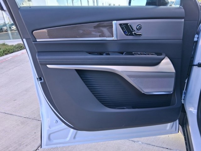New 2026 Cadillac Vistiq Luxury w/ LPO, Floor Liner Package image 17