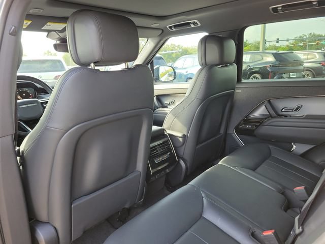 Used 2025 Land Rover Range Rover Sport SE AWD/4WD image 11