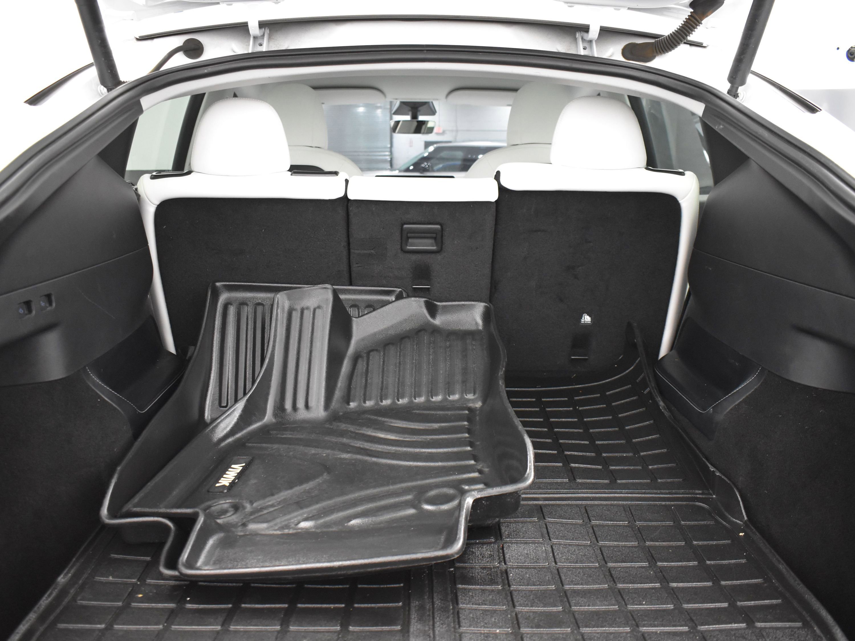 Used 2021 Tesla Model Y Long Range image 11