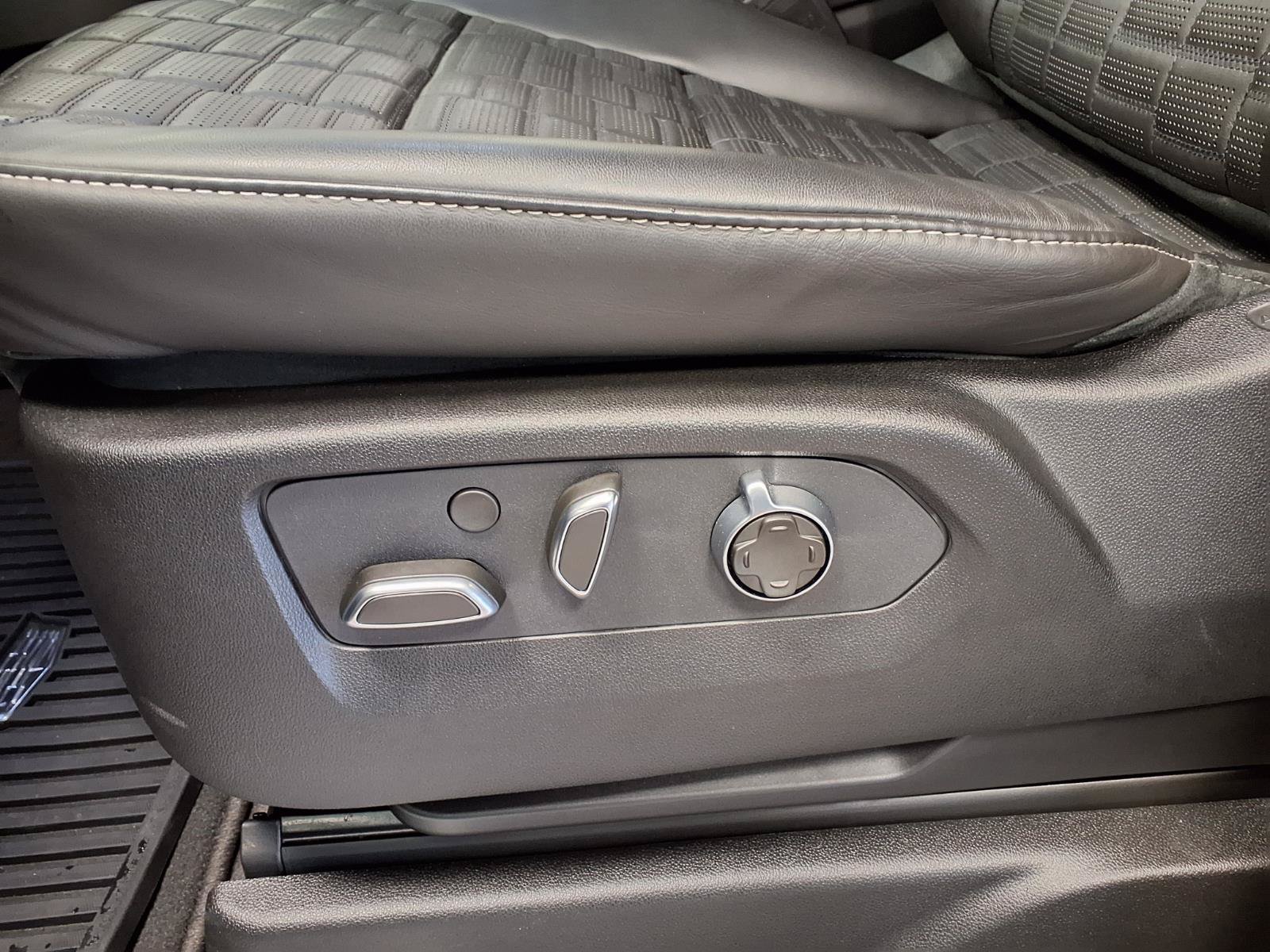 Certified 2026 Cadillac Escalade Platinum Sport w/ LPO, ONYX Package AWD/4WD image 23