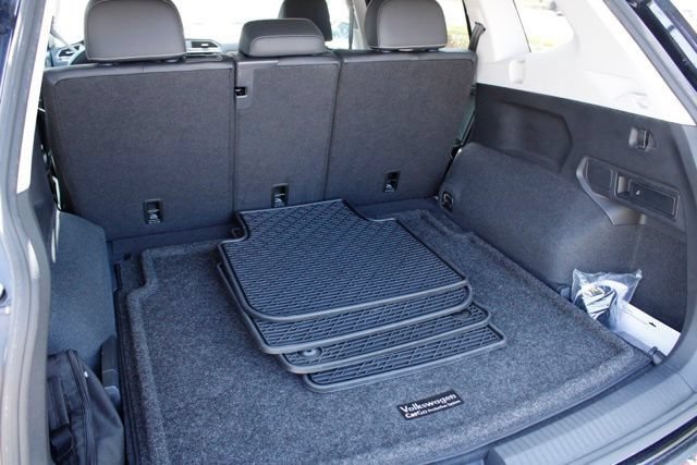 Used 2023 Volkswagen Tiguan SE AWD/4WD image 3