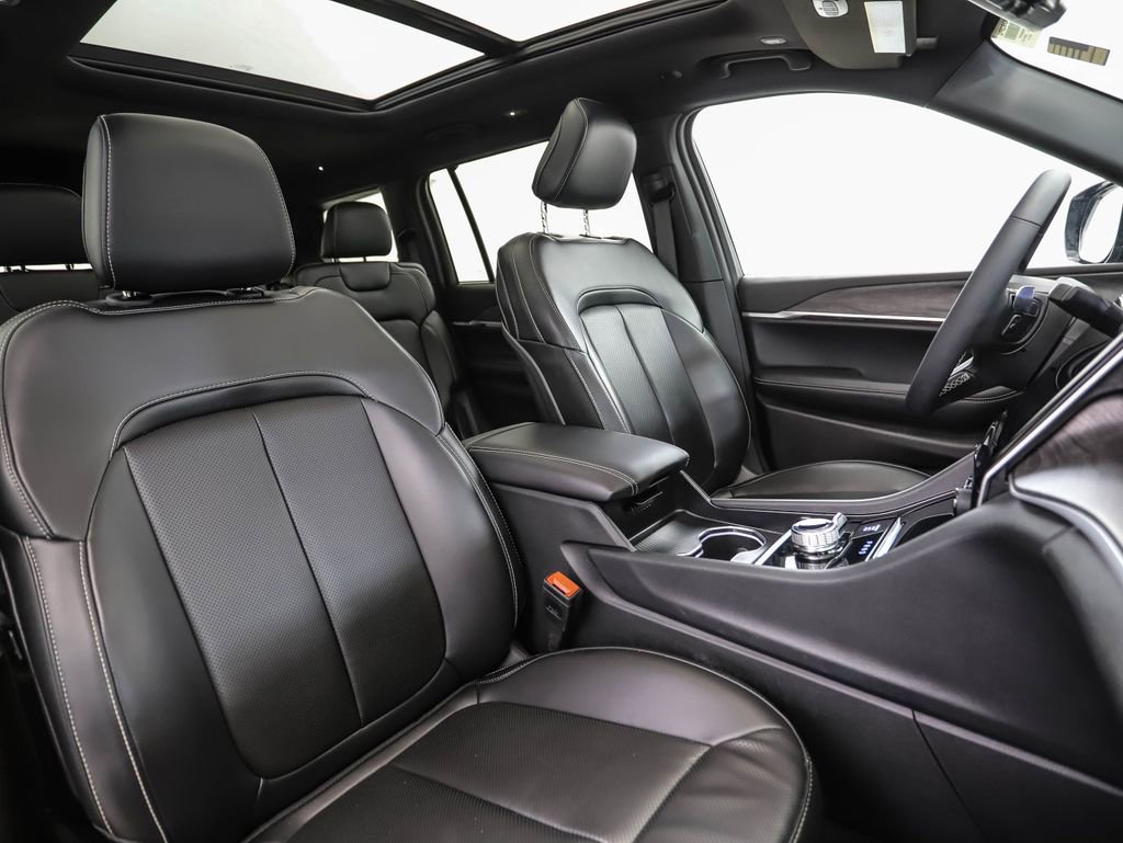 Used 2024 Jeep Grand Cherokee L Limited w/ Luxury Tech Group II image 33