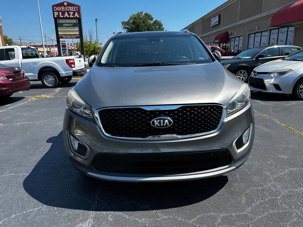 Used 2017 Kia Sorento EX w/ EX Advanced Touring Package image 2