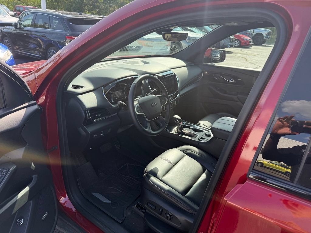 Used 2023 Chevrolet Traverse RS w/ LPO, Floor Liner Package AWD/4WD image 10