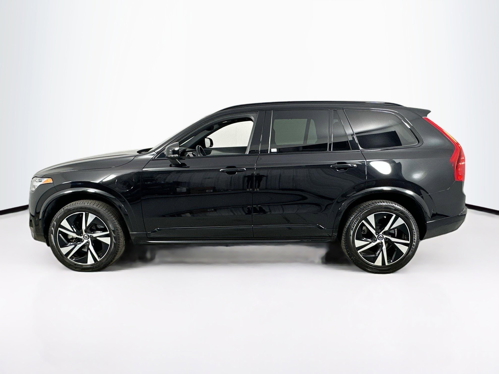 Used 2022 Volvo XC90 T8 R-Design w/ Advanced Package image 8