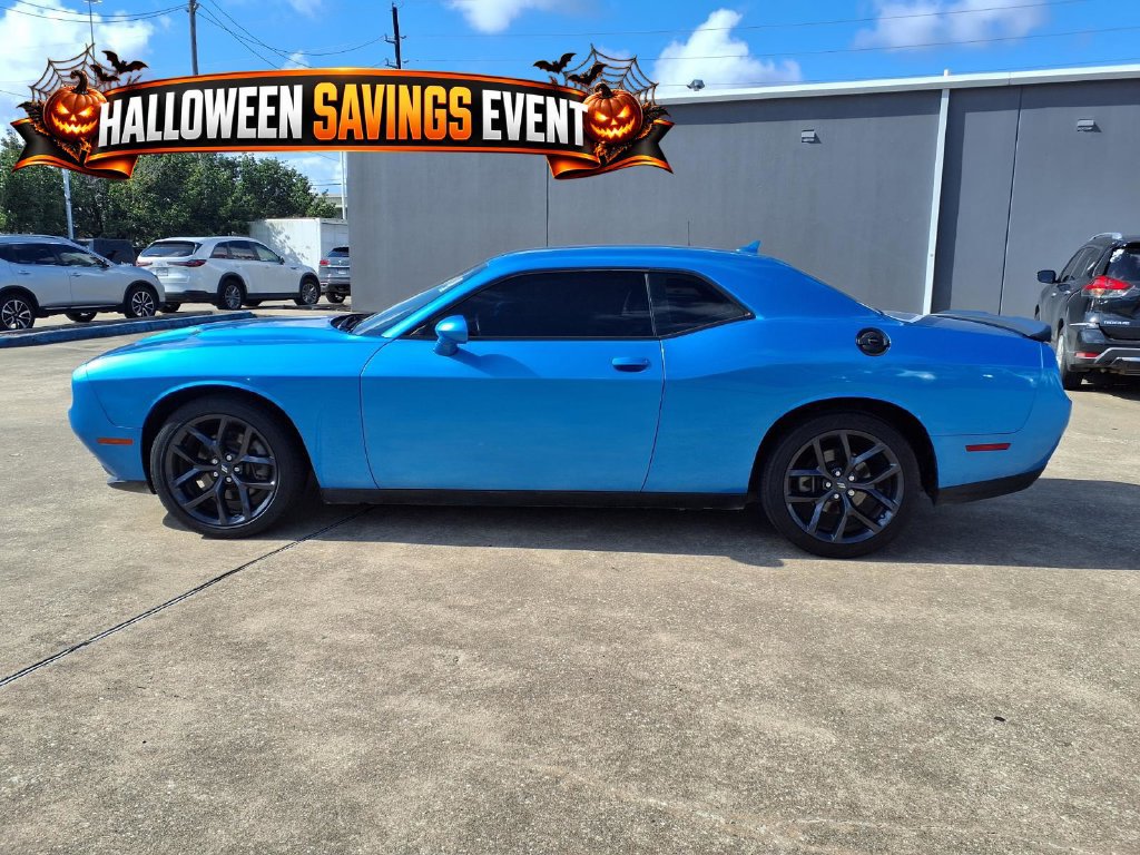 Used 2023 Dodge Challenger SXT w/ Plus Package RWD image 5