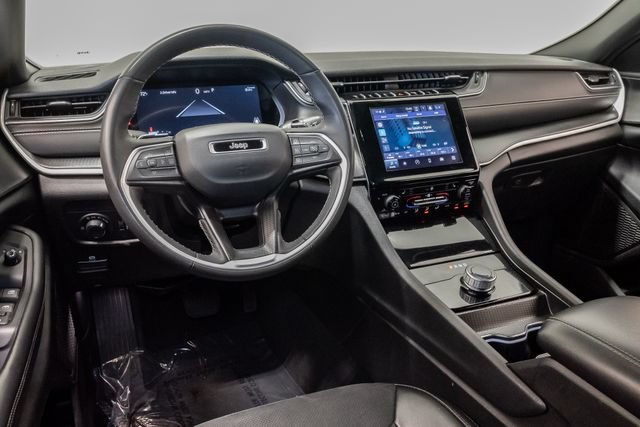 Used 2024 Jeep Grand Cherokee Altitude AWD/4WD image 7