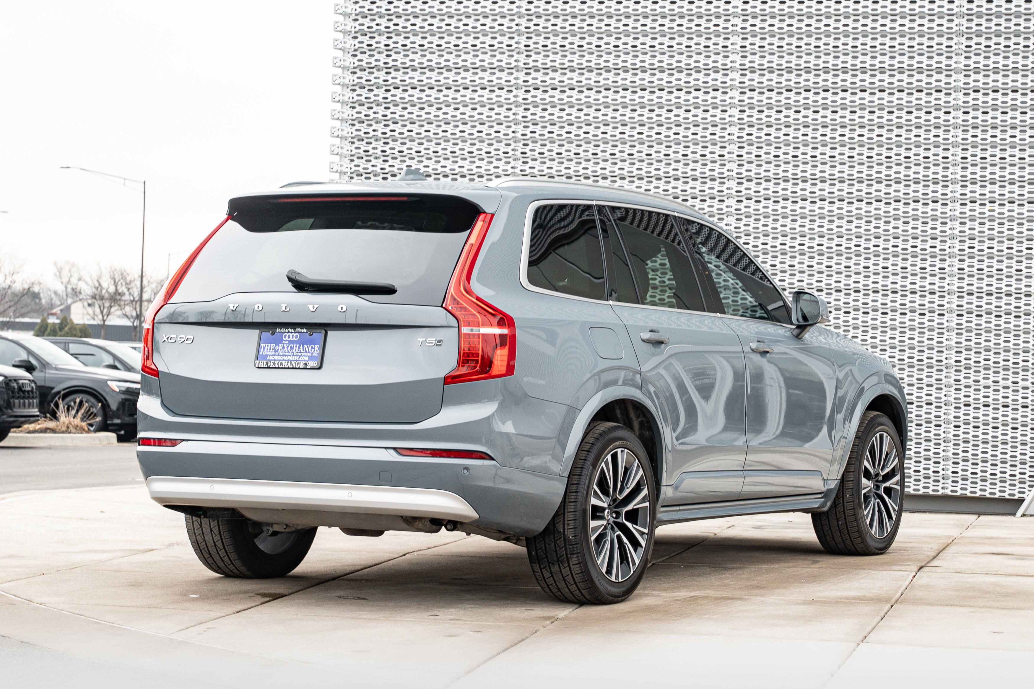 Used 2022 Volvo XC90 T5 Momentum w/ Climate Package image 4