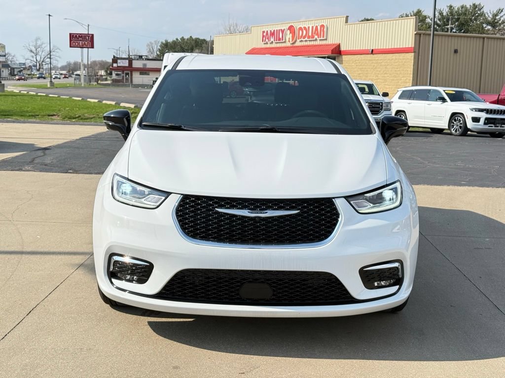 New 2025 Chrysler Pacifica Select FWD image 2
