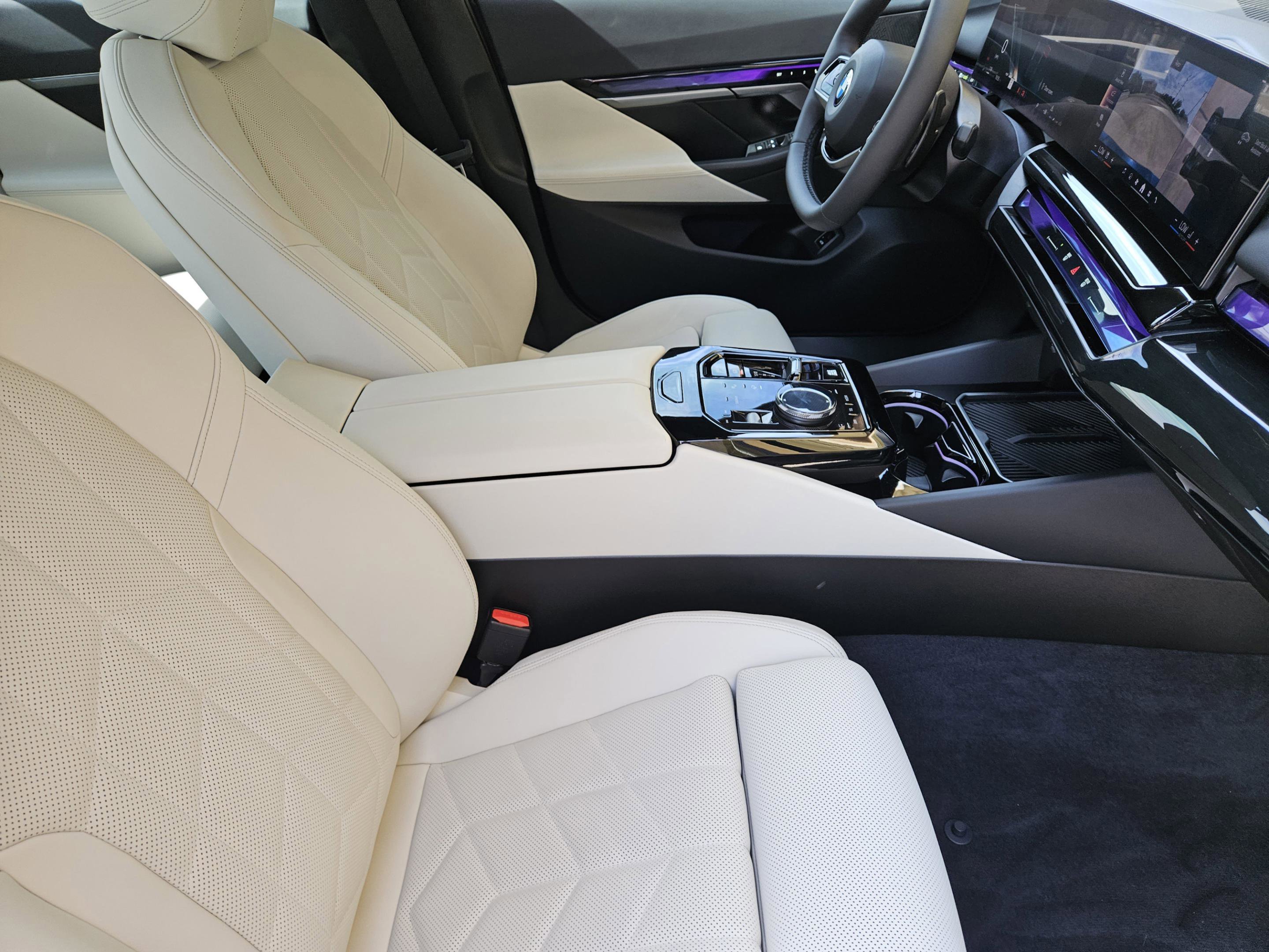 Used 2025 BMW 540i xDrive AWD/4WD image 12