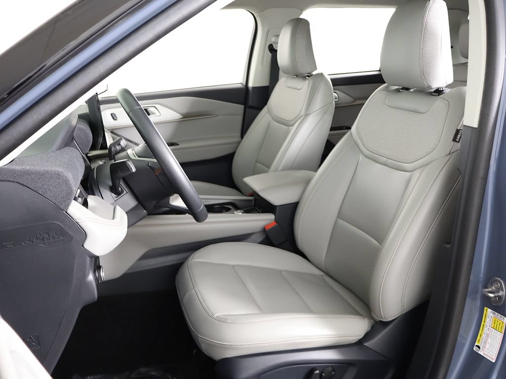 Used 2025 Ford Explorer Active w/ Active Comfort Package AWD/4WD image 30