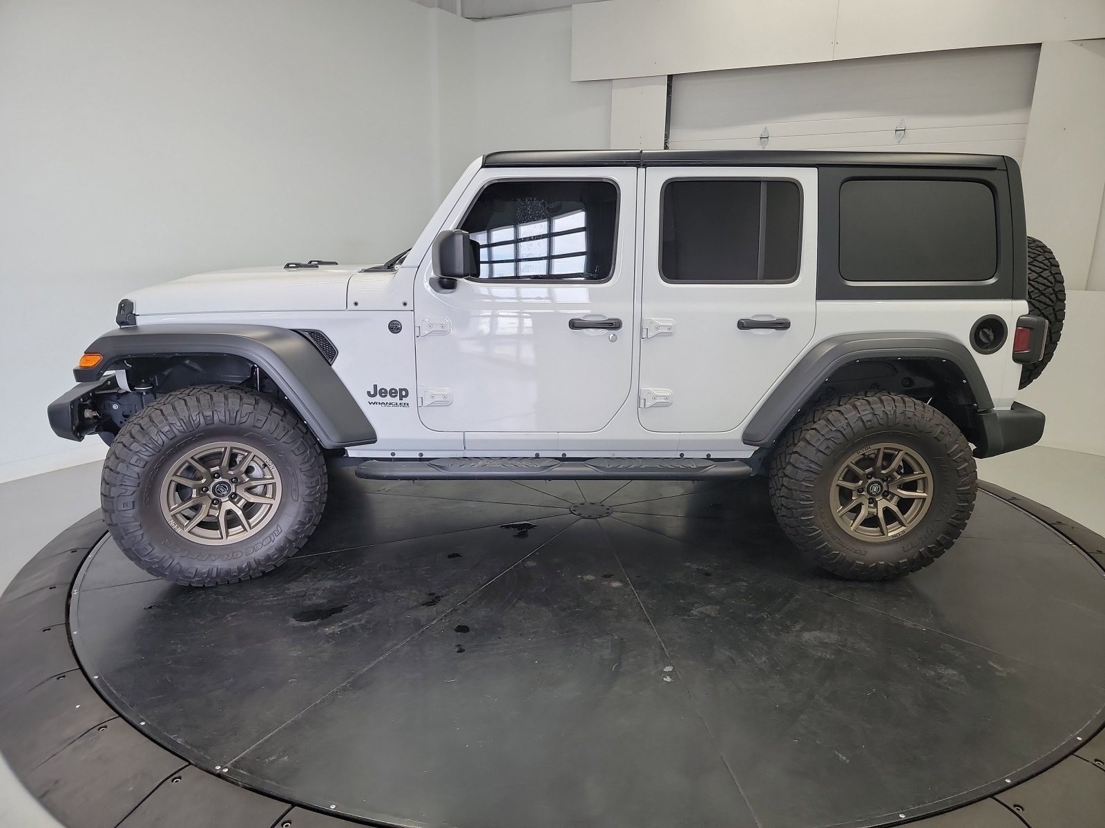 Used 2022 Jeep Wrangler Unlimited Sport AWD/4WD image 4